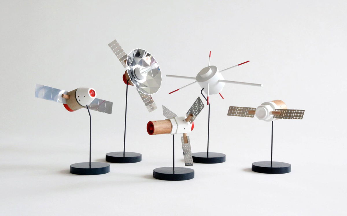 Toymaker Models NASA's Commercial Spaceships in Miniature